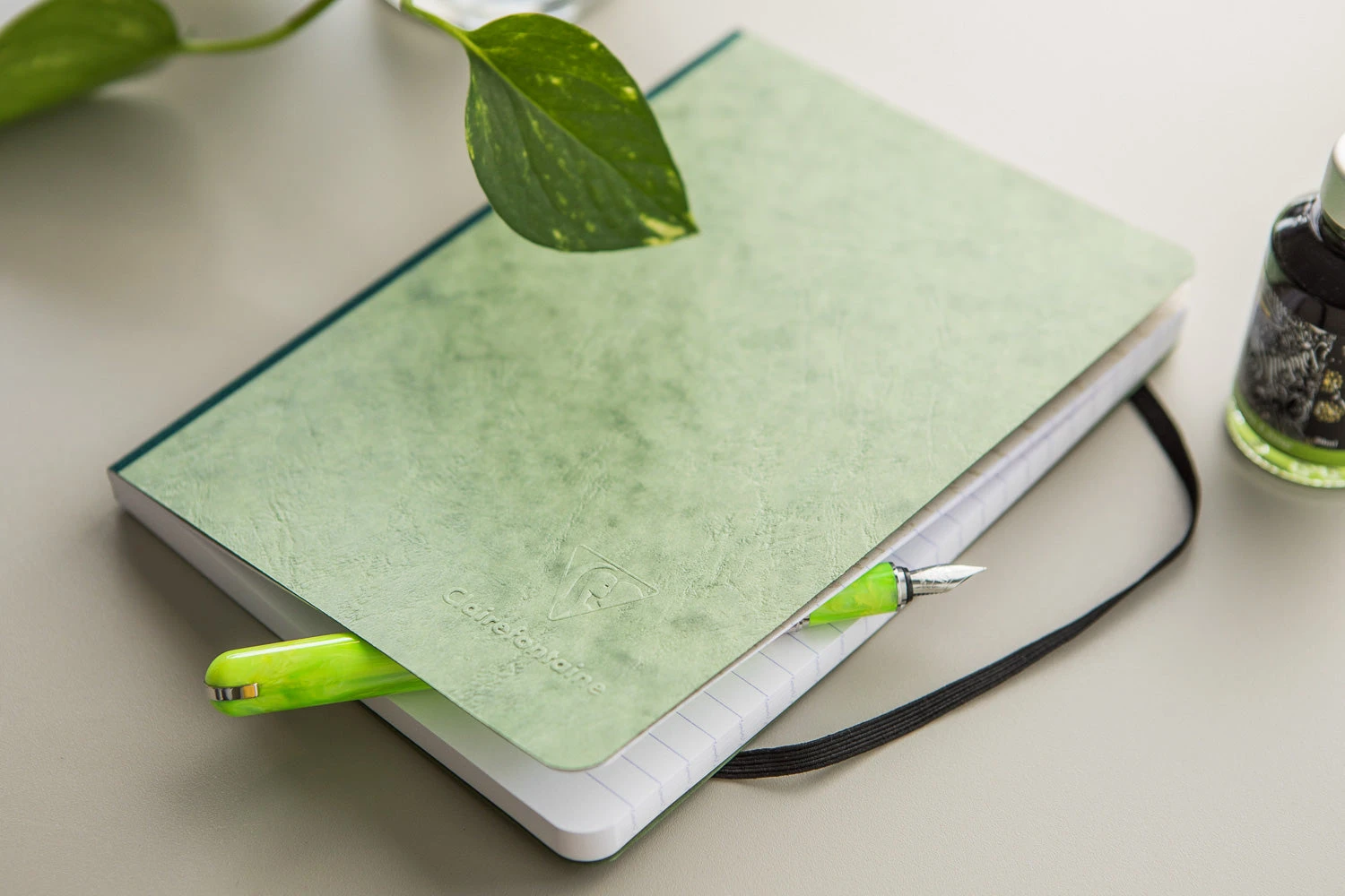 Clairefontaine Basic Clothbound A5 Notebook - Green, Lined 4 Clairefontaine Basic Clothbound A5 Notebook - Green, Lined - Image 4