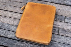 Galen Leather Zippered A5 Notebook Folio - Crazy Horse Honey Ochre 24 Galen Leather Zippered A5 Notebook Folio - Crazy Horse Honey Ochre -Writing Tools Store GalenLeather A5NotebookFolio CrazyHorse HoneyOchre stock 5
