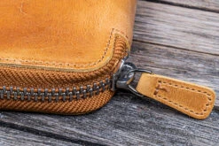 Galen Leather Zippered A5 Notebook Folio - Crazy Horse Honey Ochre 22 Galen Leather Zippered A5 Notebook Folio - Crazy Horse Honey Ochre -Writing Tools Store GalenLeather A5NotebookFolio CrazyHorse HoneyOchre stock 6