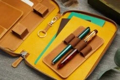 Galen Leather Zippered A5 Notebook Folio - Crazy Horse Honey Ochre 21 Galen Leather Zippered A5 Notebook Folio - Crazy Horse Honey Ochre -Writing Tools Store GalenLeather A5NotebookFolio CrazyHorseHoneyOchre 3