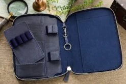 Galen Leather Zippered A5 Notebook Folio - Crazy Horse Navy Blue 20 Galen Leather Zippered A5 Notebook Folio - Crazy Horse Navy Blue -Writing Tools Store GalenLeather NotebookFolio CrazyHorse NavyBlue 2