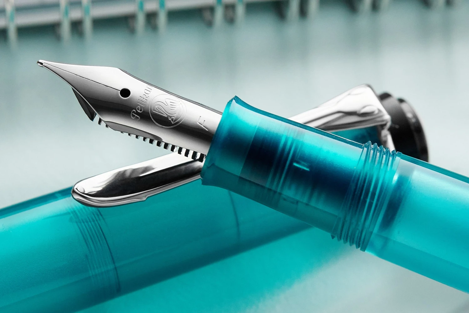 Pelikan M205 Fountain Pen - Apatite (Special Edition) 9 Pelikan M205 Fountain Pen - Apatite (Special Edition) - Image 9