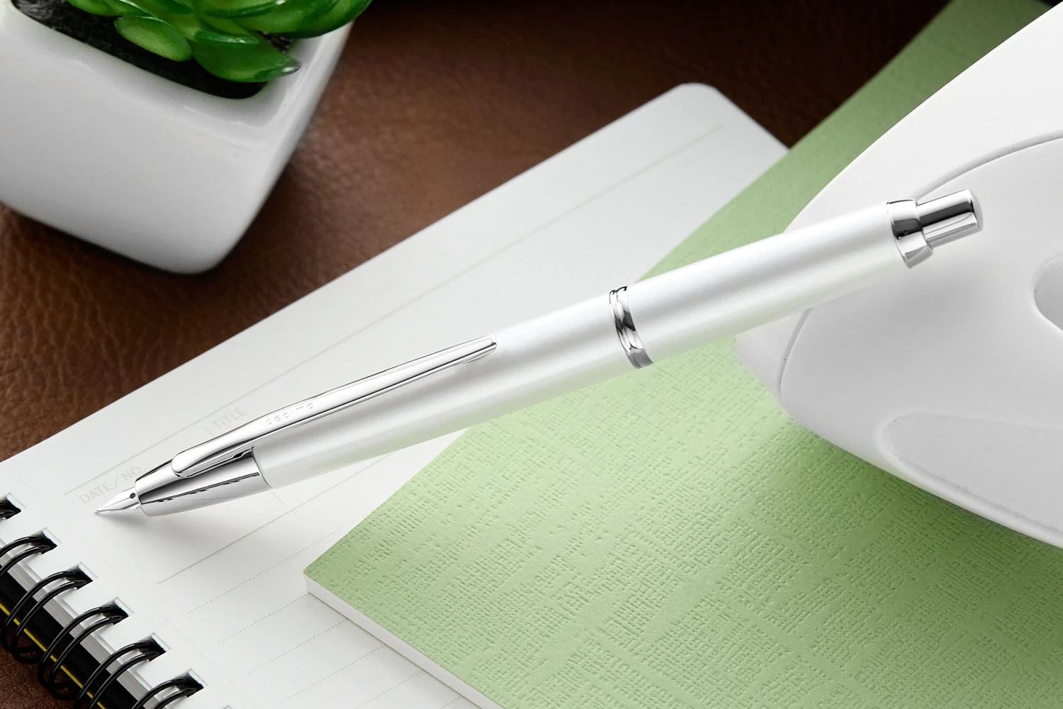 Pilot Vanishing Point Decimo Fountain Pen - White 6 Pilot Vanishing Point Decimo Fountain Pen - White - Image 6