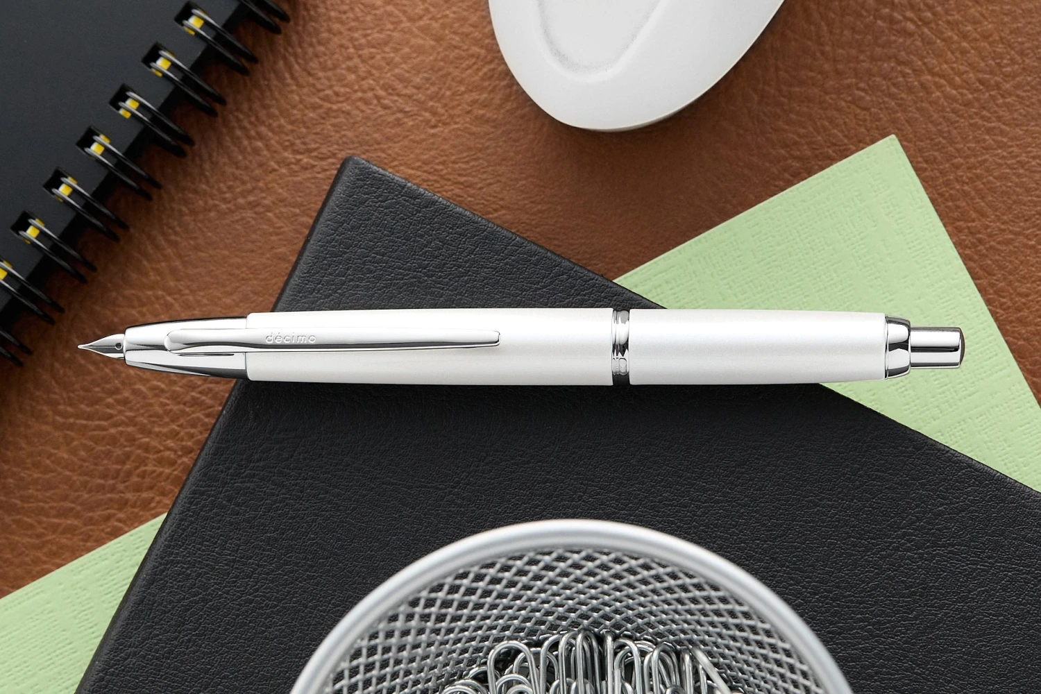 Pilot Vanishing Point Decimo Fountain Pen - White 8 Pilot Vanishing Point Decimo Fountain Pen - White - Image 8