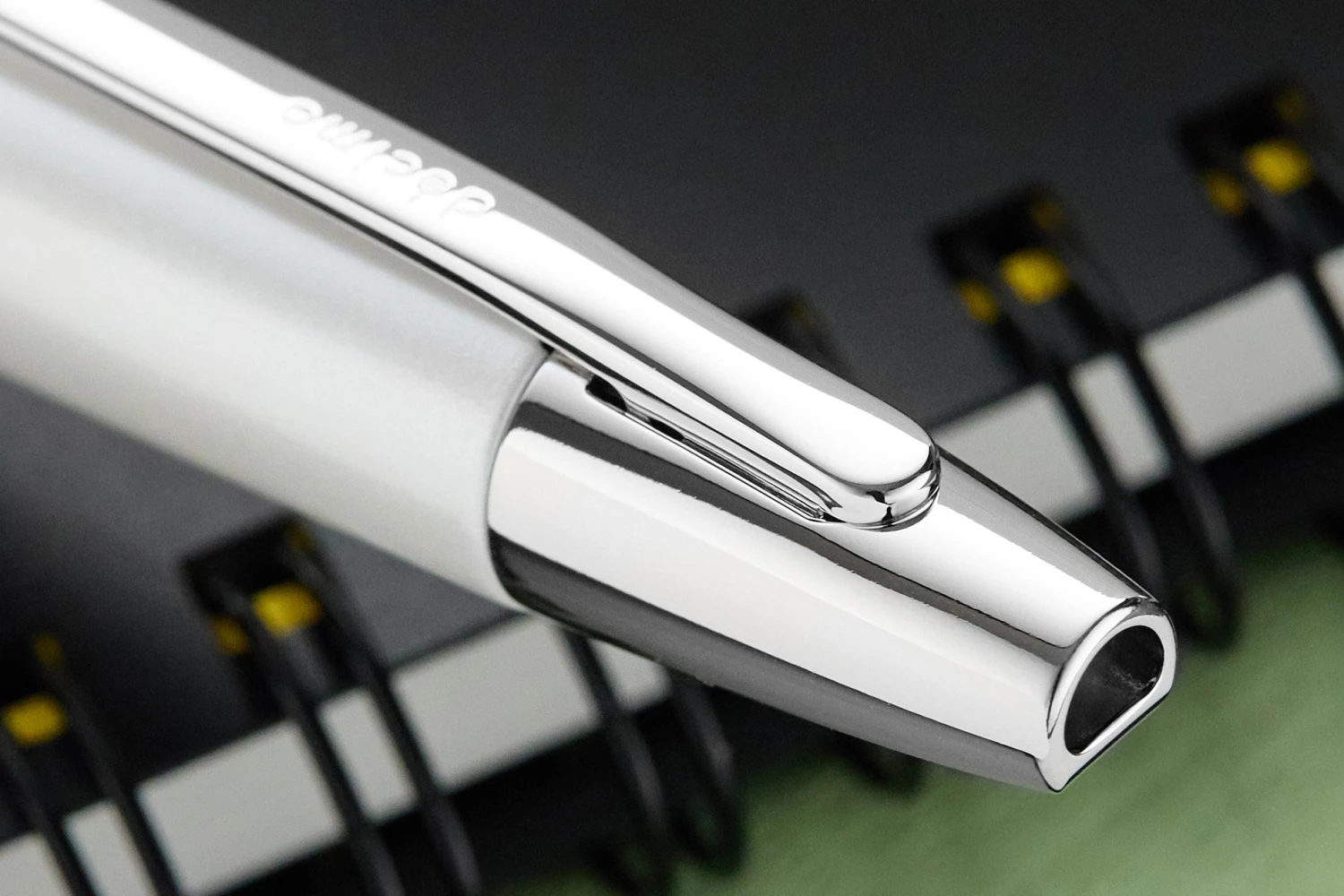 Pilot Vanishing Point Decimo Fountain Pen - White 10 Pilot Vanishing Point Decimo Fountain Pen - White - Image 10