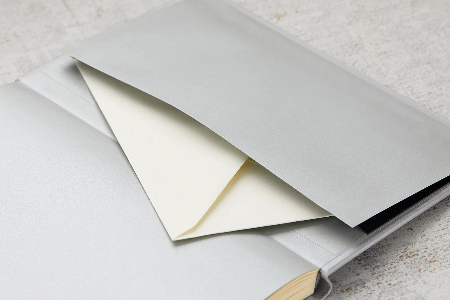 Rhodia A5 Webnotebook - Silver, Dot Grid 4 Rhodia A5 Webnotebook - Silver, Dot Grid - Image 4