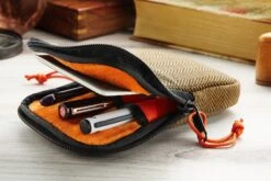 Rickshaw Bagworks Sinclair Model R Case - Stout Brown 11 Rickshaw Bagworks Sinclair Model R Case - Stout Brown -Writing Tools Store Rickshaw Sinclair Model R Tweed 4